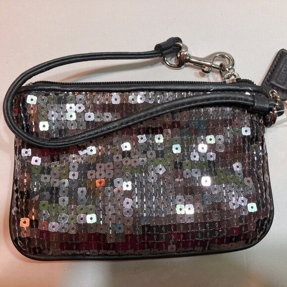Coach Limited Edition Gunmetal Sequin Small Wristlet NWT - Picture 3 of 4
